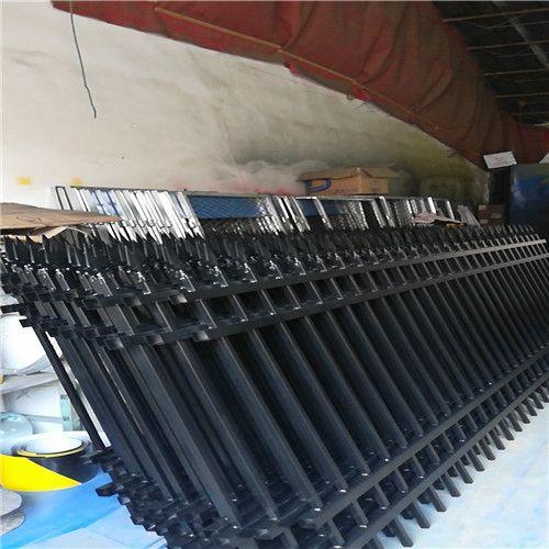 广西水利工程防护栏杆南宁隔离防护围栏定制组装式锌钢护栏产品特点:1